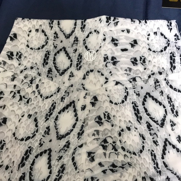 Til You Collapse White Cobra Effortless Leggings - Picture 5 of 6